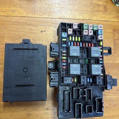 2004 ONLY Ford F150 NEW STYLE  Fuse Box Relay Junction Block 4L3T-14A067-CH