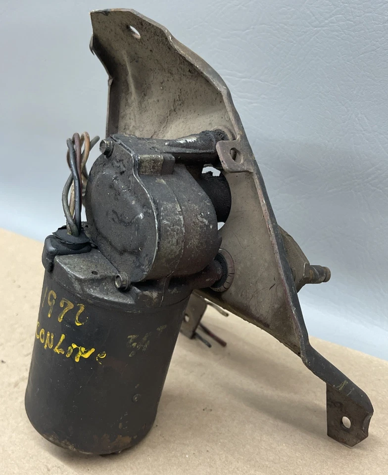 1970–1972 Ford Econoline E-100 Van 2-Speed Windshield Wiper Motor w/ Bracket OEM - Imagem 4 de 4
