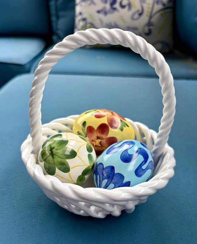 Vietri White Ceramic Round Decorative Basket w/Eggs 5"x5"x6" Italy