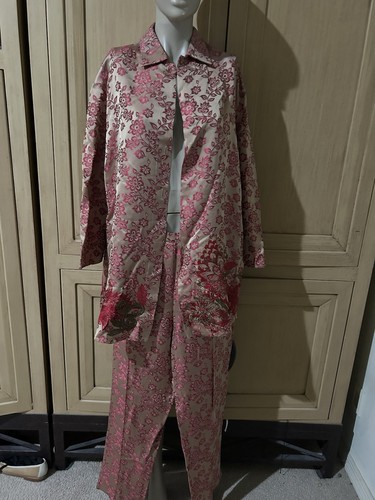Gianfranco Ferré, Tuta pantalone Gianfranco Ferre vintage marrone raso rosso floreale ricamato giacca lunga