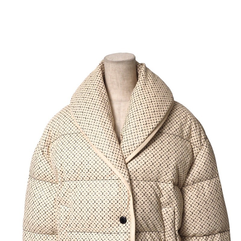 Unused item Made 2022 LOUIS VUITTON Down jacket Size 38