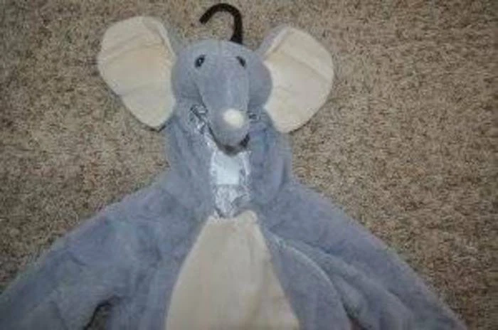 Macacão de pelúcia com capuz cinza fantasia de Halloween bebê elefante 6/12 meses 1 peça - Imagem 2 de 4