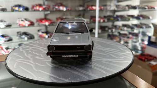 VOLKSWAGEN VW GOLF GTI MK1 SUNSTAR 1:18 coche escala diecast - Imagen 5 de 7
