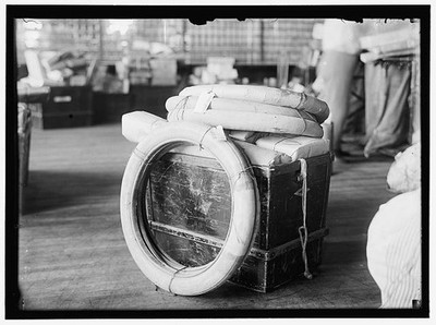 Photo:Post Office Department Parcel Post 1915 USPS Package Hoops Box