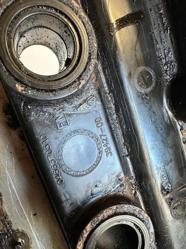 Valve Rocker Cover Left For Chrysler 300c 2.7 Petrol 2009 year p04892466ac - Image 4 of 4