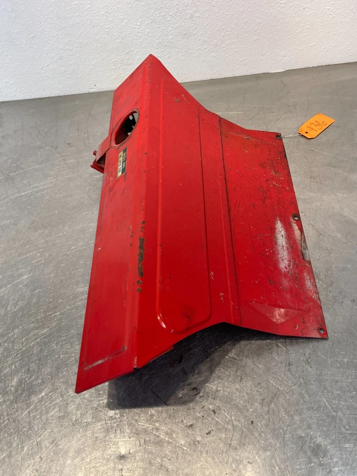 Panel de cubierta del tanque de combustible del asiento trasero del tractor Massey Ferguson MF 1260 Foto 2 de 4