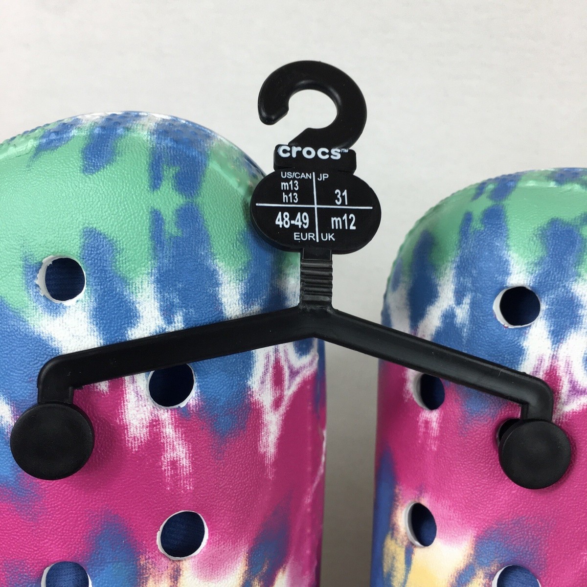 Crocs Classic Tie-Dye Lined Clog Slides Men display picture 1
