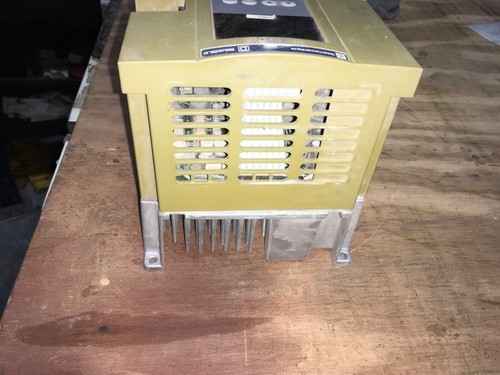 Square D TELEMECANIQUE Altivar 18 drive, 0.75kw/1hp, 380v/460v, ATV18U18NA - Picture 3 of 4