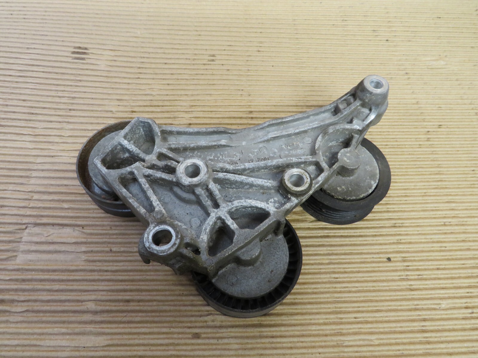 20172022 VOLVO S90 XC90 A/C DRIVE BELT IDLER PULLEY W/BRACKET 31460388