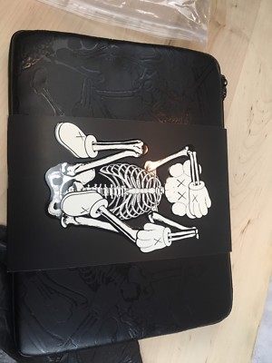 KAWS ARKITIP Incase Laptop Magazine Skeleton Case RARE MINT