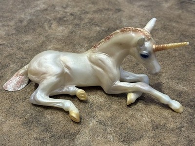 Breyer Traditional #3364 Pearly White Unicorn Foal Elidor