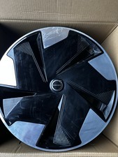 Volvo Ex30 19” Diamond Cut Alloy Wheel With Wheel Trim 80000286
