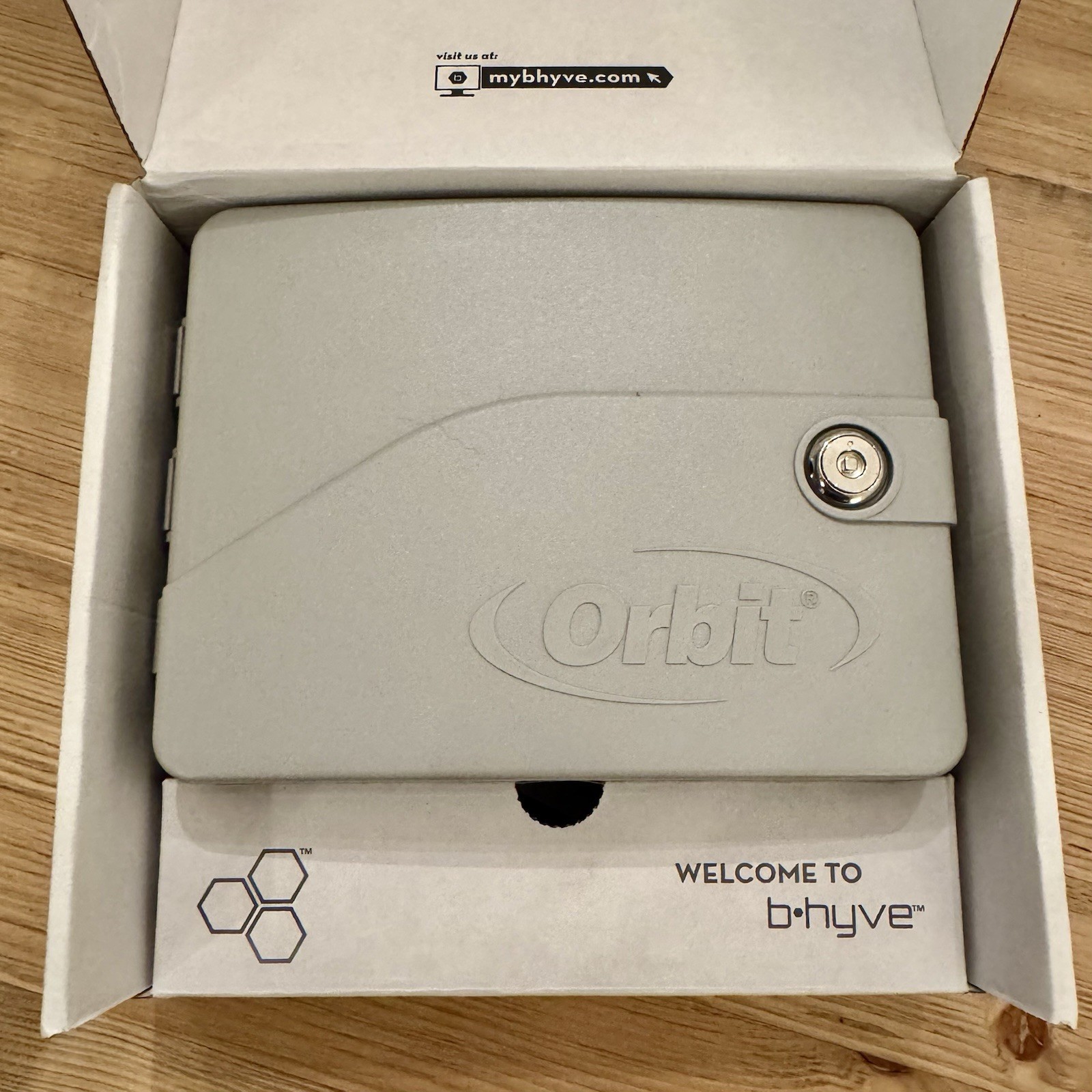 Orbit 57946 B-hyve Indoor/outdoor 6 Station WiFi Sprinkler Controller NEW 