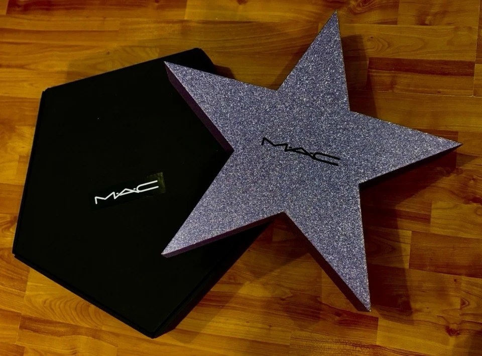 MAC COSMETICS 2019 STARS FOR DAYS ADVENT CALENDAR/24 PIECES/NEW! - Image 2 of 4