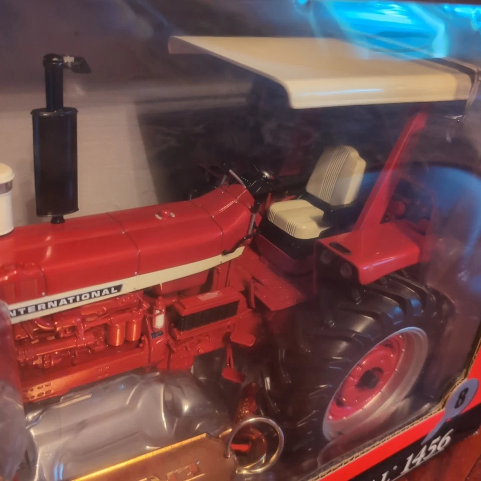 Ertl Precision Series 8 International 1456 1:16 Scale - Image 2 of 4