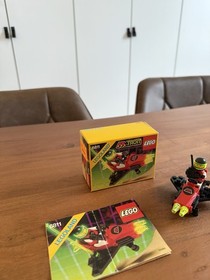 LEGO Space M-tron 6811 Pulsar Charger Box, Instructions 1990