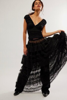 New FREE PEOPLE  Intimately - Turn It Up Half Slip Size Medium