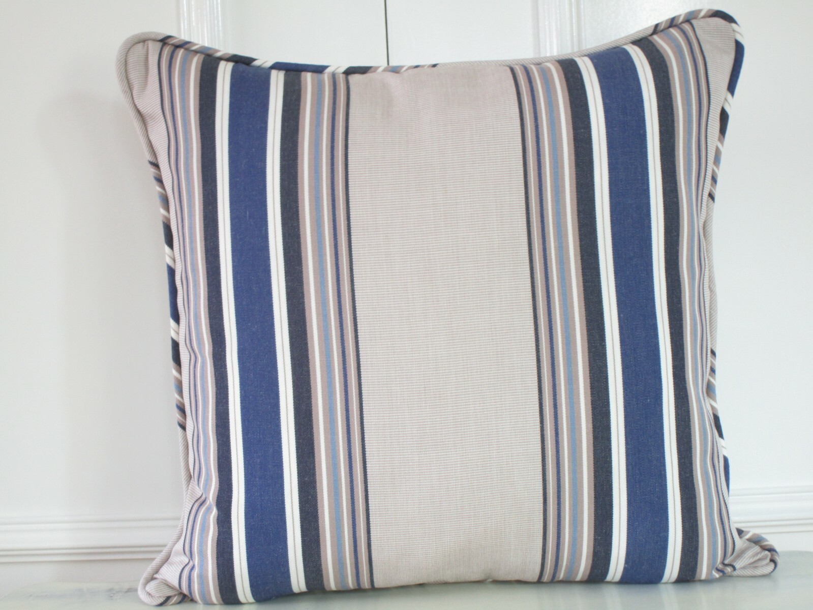 Housse de coussin 45x45 rayures bleu et beige dehoussable lavable pour proteger grand canape