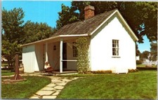 Herbert Hoover Presidential Library West Branch Iowa VTG Chrome Postcard A25