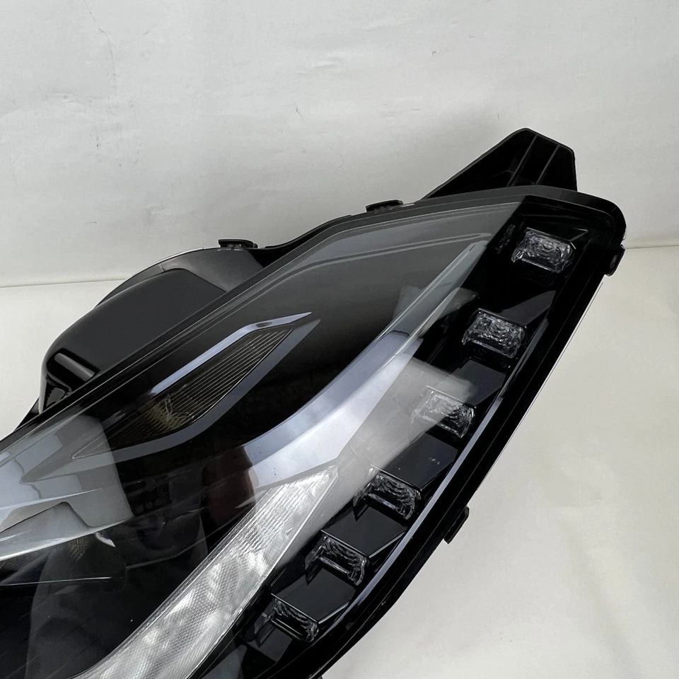 Faro de xenón izquierdo HID Chevrolet Corvette C7 Stingray 2014-2019 OEM 84750165 Foto 3 de 4