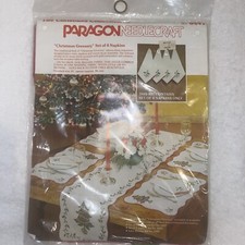 Paragon Needlecraft Christmas Collection Four Napkin Set Christmas Greenery 14"