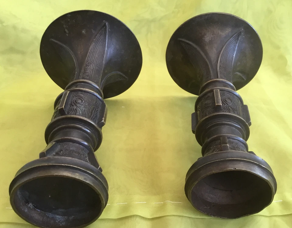 A Superb Pair Of 16th Century Chinese Ming Dynasty Bronze Alter Gu Vases. - Image 4 of 4