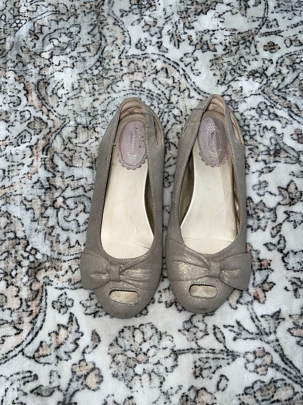 Joyfolie Mia Shoes 7.5, Pale Gold