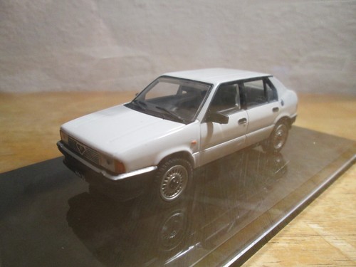 Alfa Romeo 33 - 1/43 Pego - Picture 3 of 17