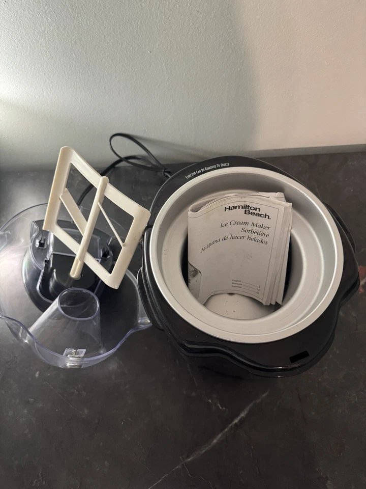 Heladera negra Hamilton Beach 1,5 qt Foto 2 de 3