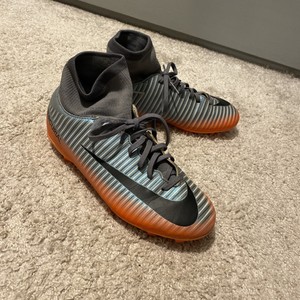 childrens football boots size 3