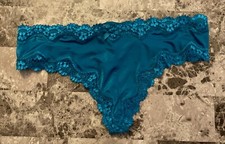 NWT VICTORIA'S SECRET M TURQUOISE SATIN SMOOTH LACE RARE V STRING THONG PANTIES