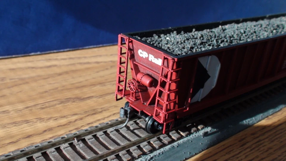 2 Canadian Pacific CP Rail HO 50' Bath Tub Gondola's w/coal loads & Kadee's RTR - Image 4 of 4