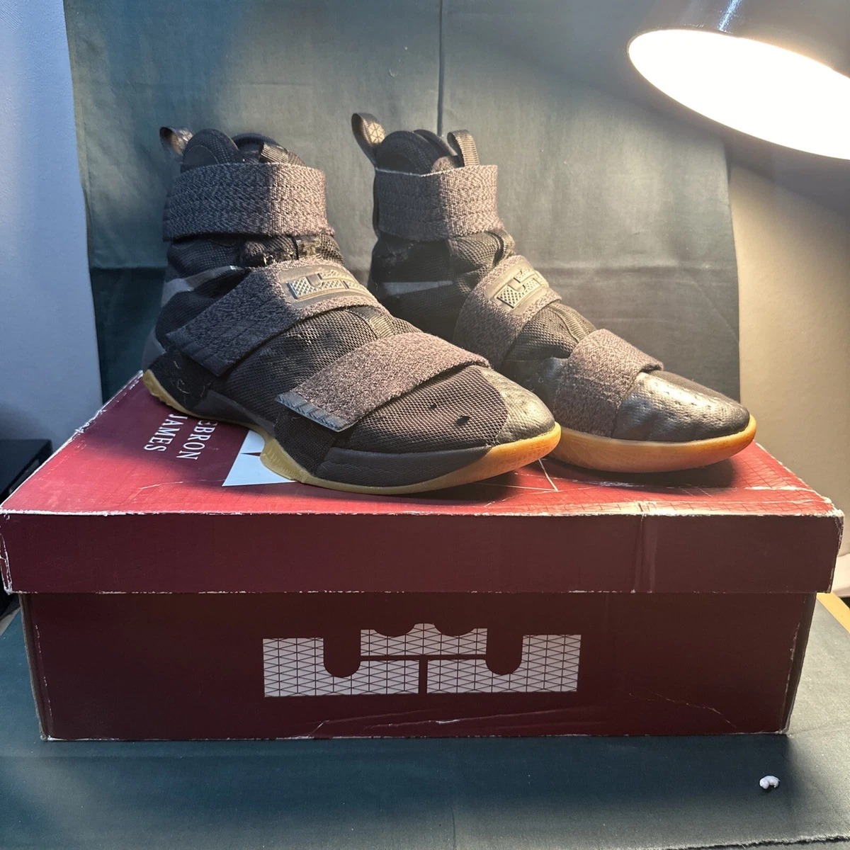 Preços baixos em Nike LeBron Soldier 10 SFG Black Gum | eBay