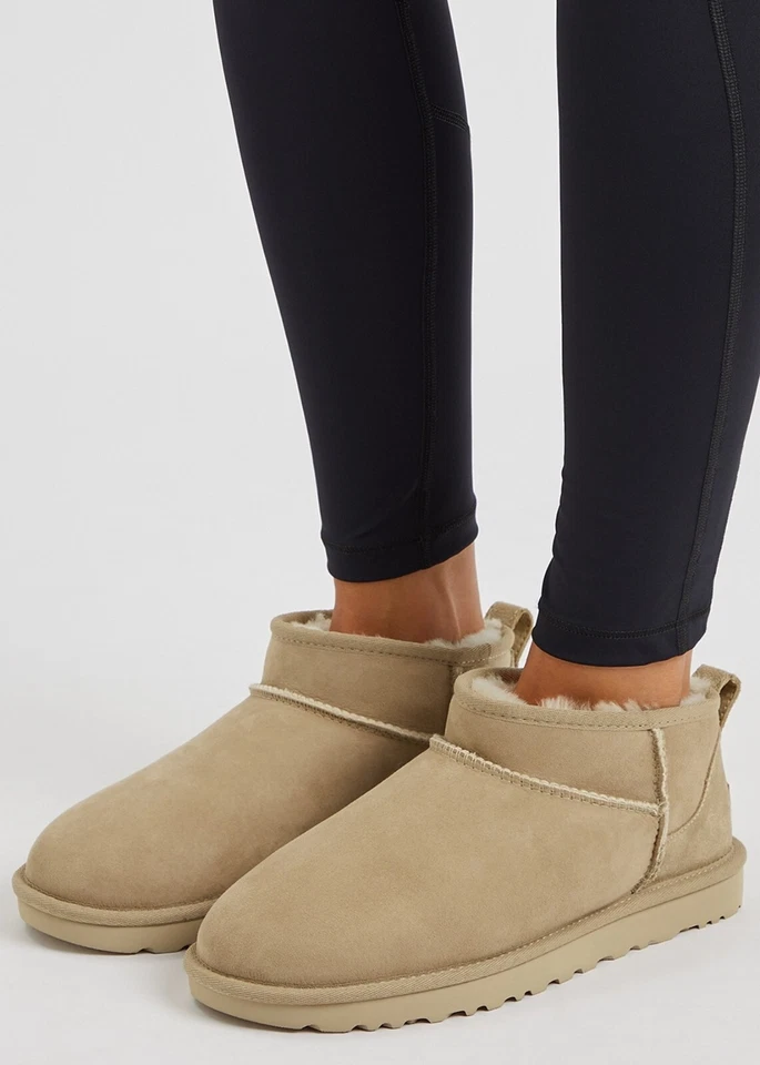 NUEVO EN CAJA 100 % Auténticas UGG Clásicas Ultra Mini 1116109 Para Mujer Moda Botas Arena Foto 3 de 4