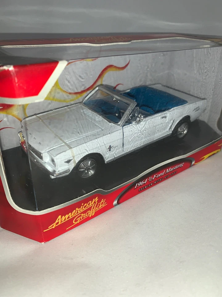 American Graffiti 1964 1/2 белый Ford Mustang металлический литой, 1:24, как новый в коробке (B61) - Изображение 3 из 4