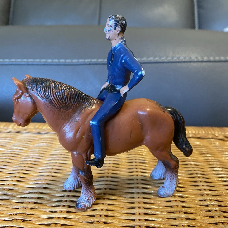Figura de yegua de goma Bullyland de colección caballo pintada a mano con jinete Alemania Foto 2 de 4