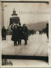 1966 Press Photo Betty Ewing, George New & Mrs. Bill Knight arrive in Russia.