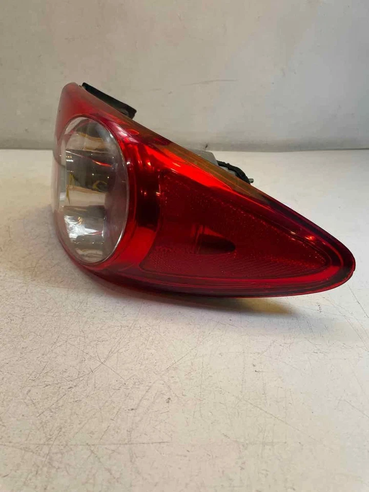 Conjunto de luces traseras de pasajero Rh montado en cuarto OE 2xl950100 para MAZDA 6 2003-2005 Foto 3 de 4