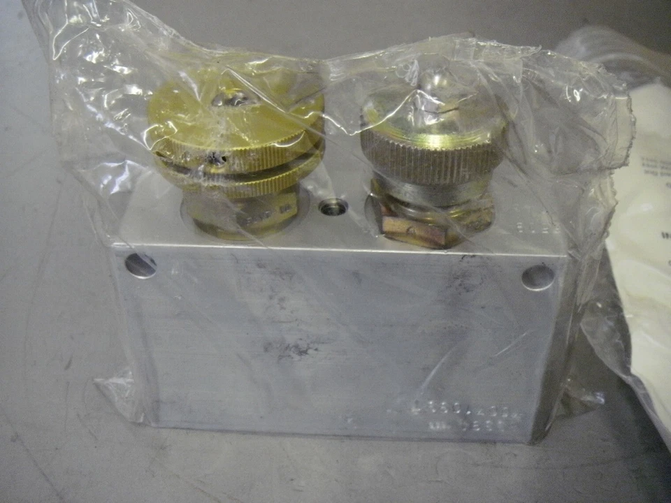 AGCO 700124625 Estuche Ajustable Envoltura de Red Válvula de Control Hidráulica Kit de Servicio Foto 3 de 4