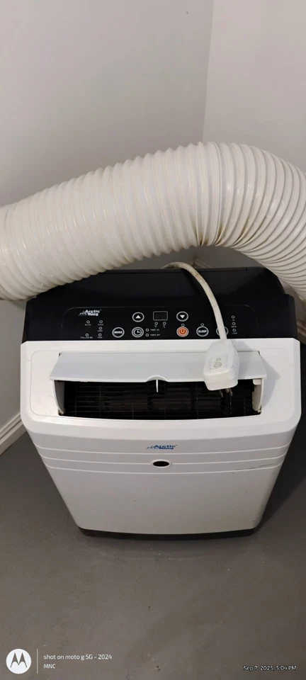 Aire acondicionado 10.000 BTU.Funciona muy bien.Ahora tengo aire central.Marca Artic Air Foto 2 de 4