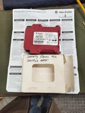 Allen Bradley 440R-N23135 24V AC/DC Safety Relay