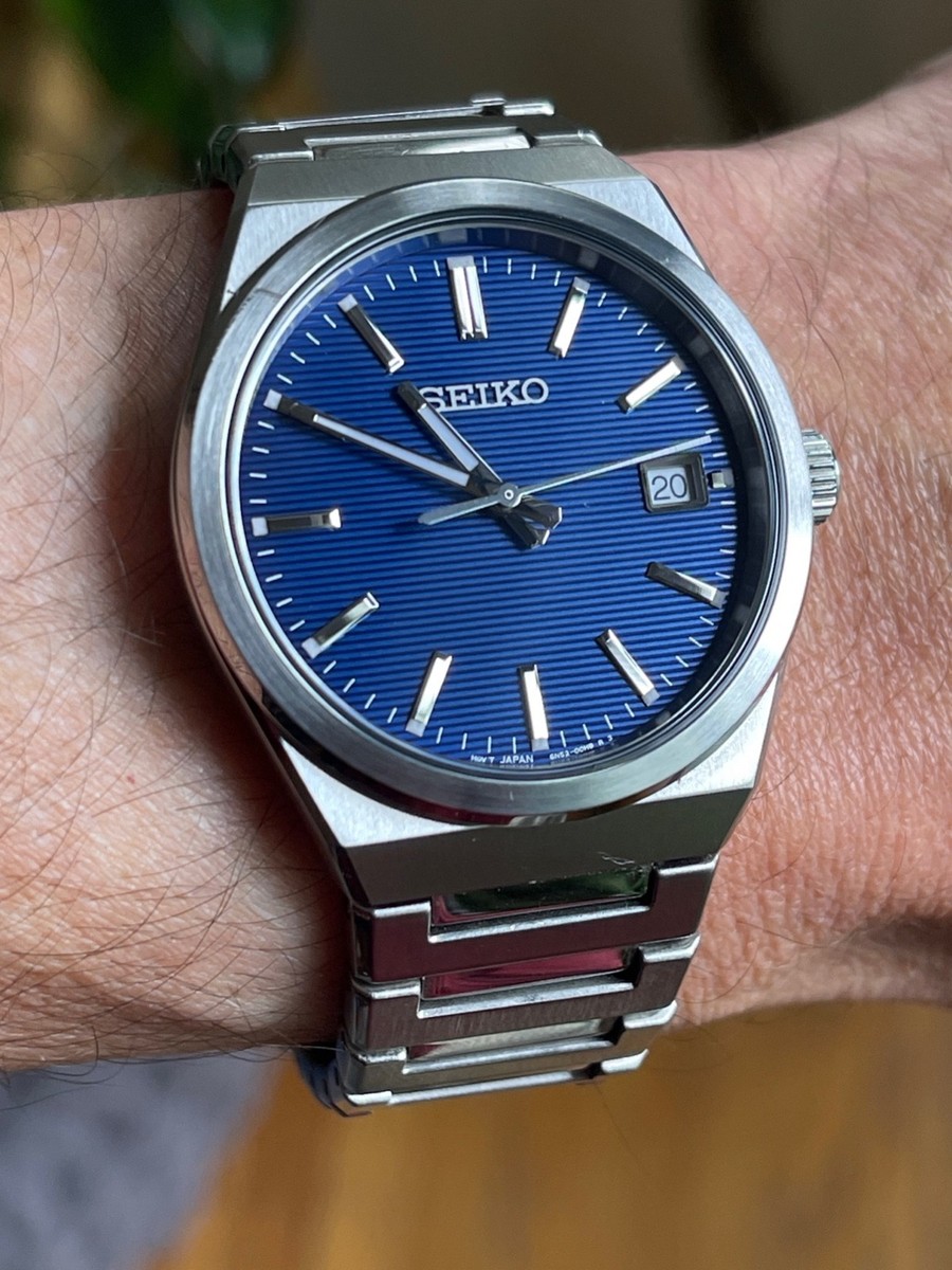 Seiko Essentials Integrated Bracelet Blue Dial Men's Watch SUR555