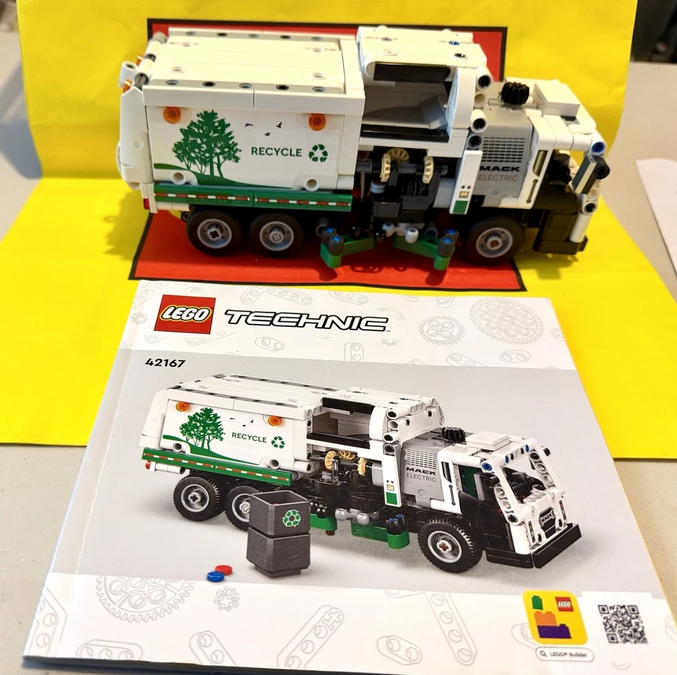 LEGO Technic 42167 Mack LR Electric Garbage Truck, photo 4 of 5