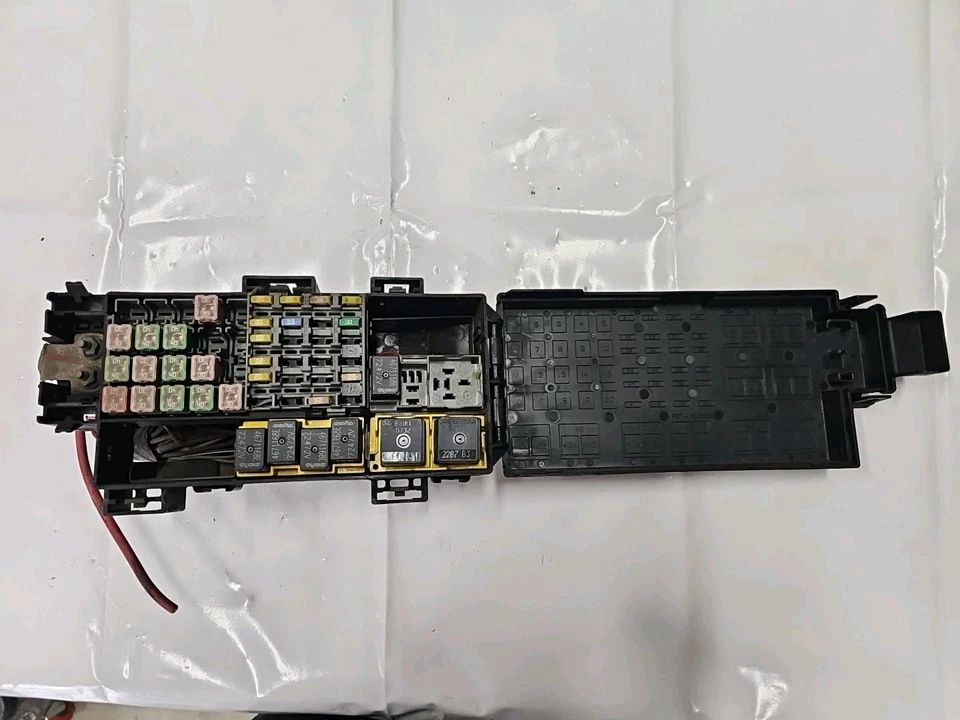 Jeep Commander 2008 caja de fusibles conexión OEM 56048415AG Foto 2 de 4