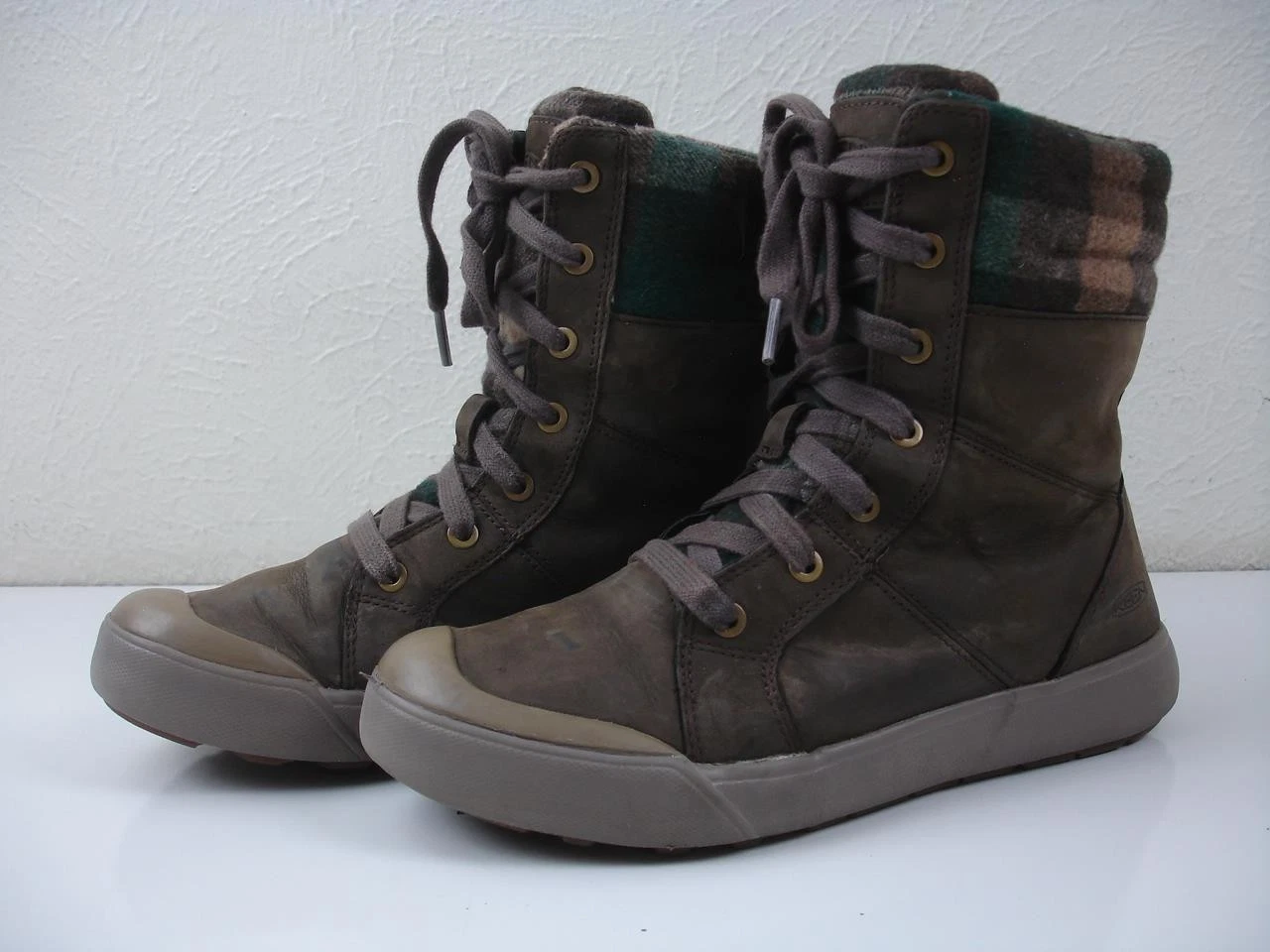 Women's 7 M Keen Elena Insulated Boots Taupe Leather Plaid Lace-Up Winter Snow