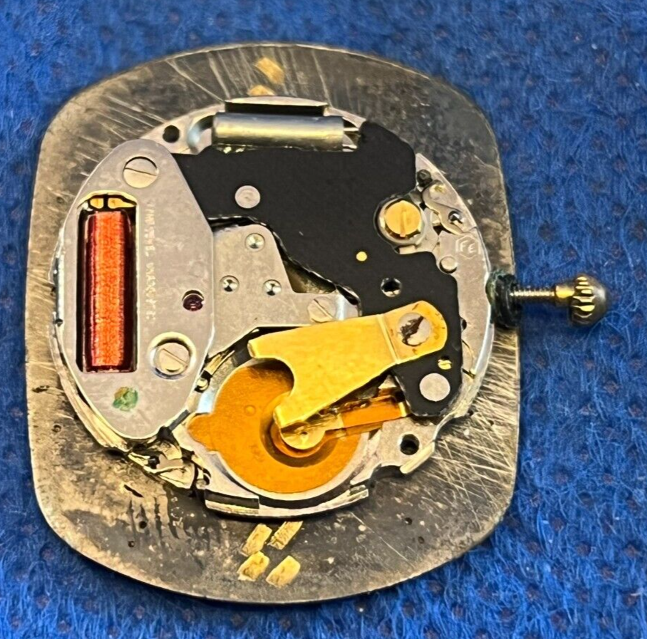 Mouvement De Montre Vintage Claude Pérot FE 7020 - Quartz - Pour Pièces Ou Restauration - Occasion
