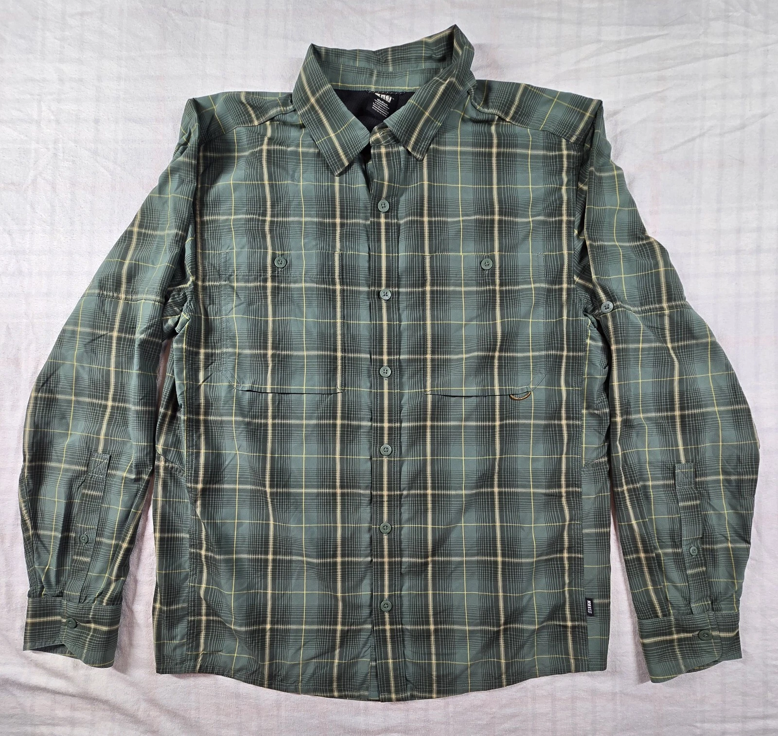 REI Coop Mens Button Up Shirt Green Plaid Nylon Roll Tab Vented Outdoor M