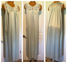 VTG 70's SHADOWLINE SOFT BLUE W/ EMBROIDERED YOKE LACE TRIM NIGHTGOWN SZ S