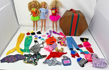 VTG LOT OF BARBIE DOLLS AND ACCESSORIES - CARRYING CASE.