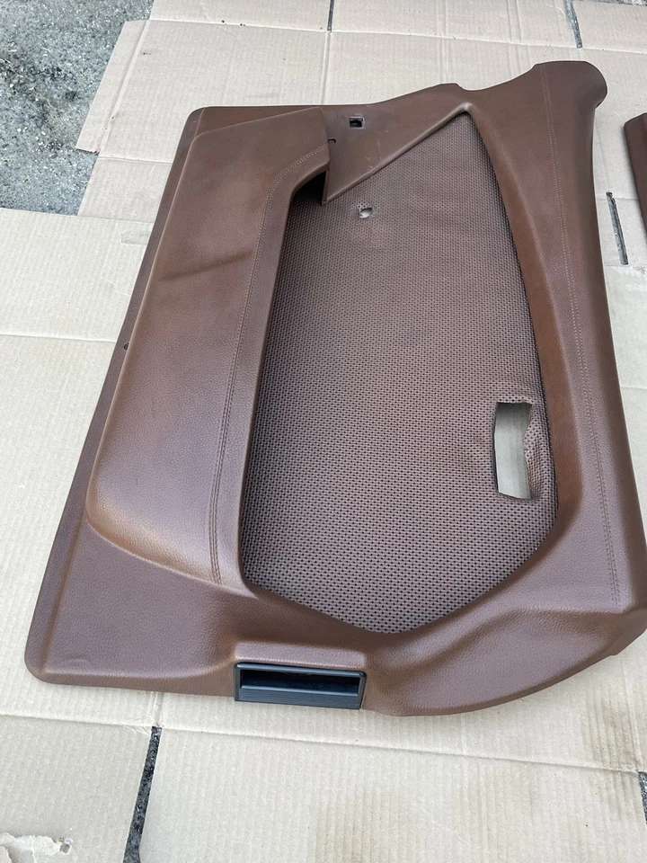 Par de paneles de puerta delantera marrón OEM 1977-1980 sedán clásico Mercedes W116 300SD Foto 3 de 4